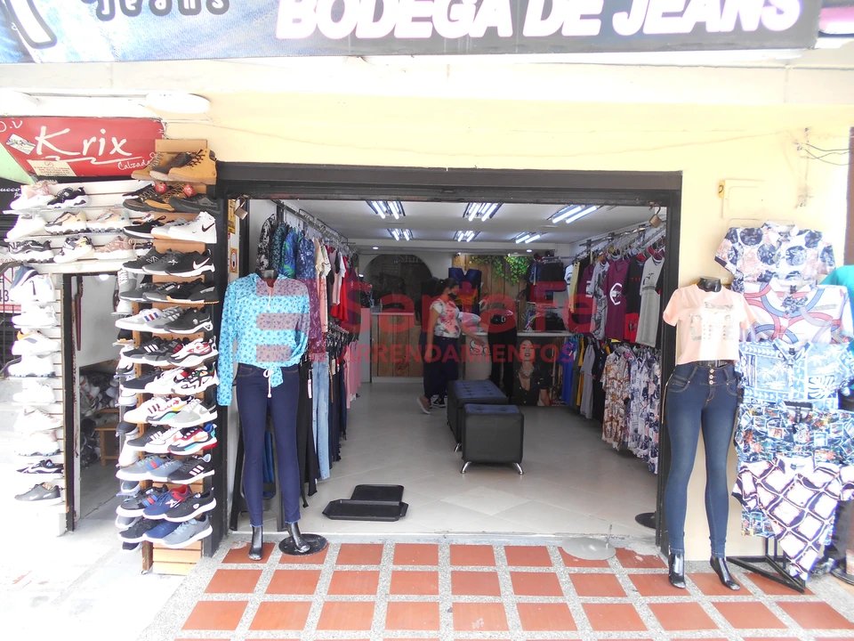 Commercial Space in Los naranjos for Sale