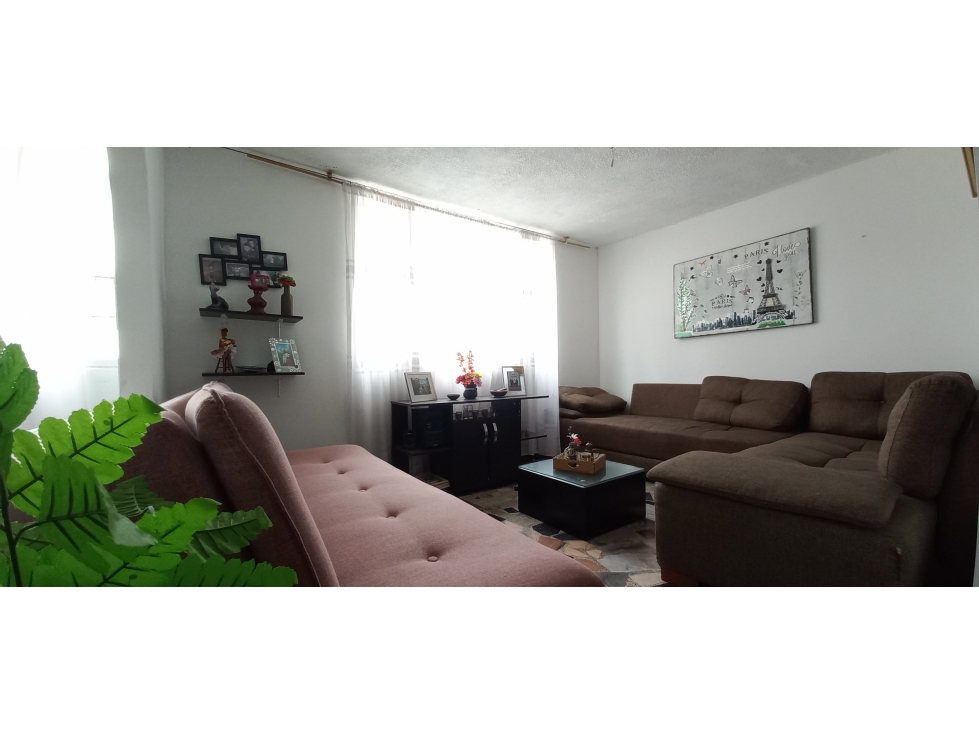 Casa en venta en Ciudad Jardin Norte, Bogotá · foto 2 de 19
