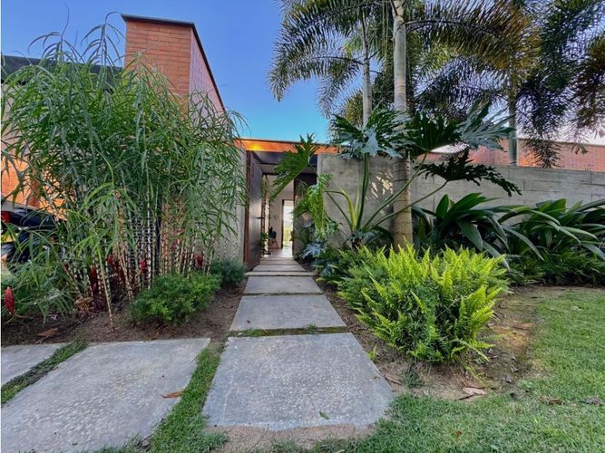 Casa de 3 alcobas en venta en Cerritos, Pereira, 390 m² · foto 3 de 24
