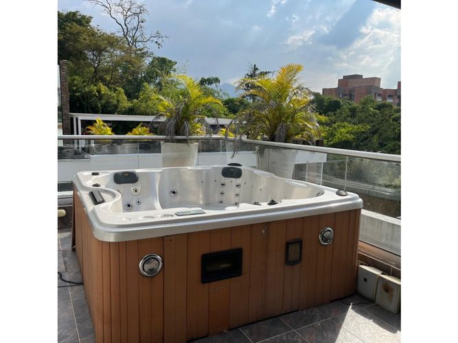 Casa en venta en Loma Del Esmeraldal, Envigado, 238 m² · foto 2 de 13