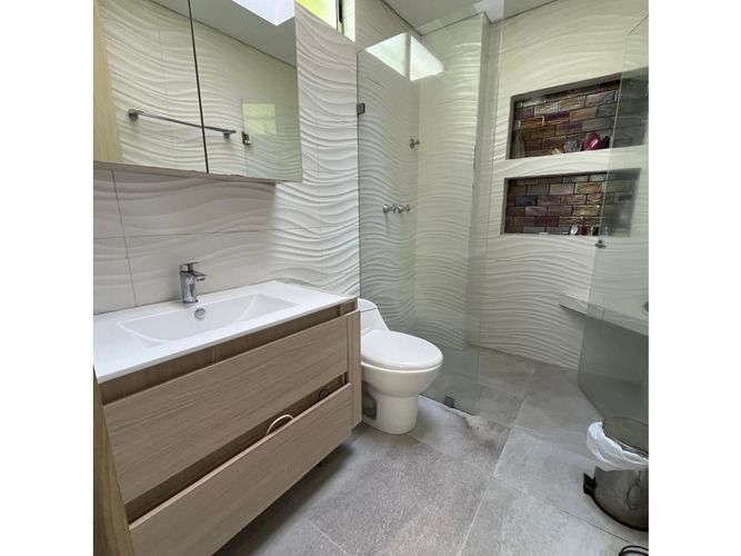 Casa en venta en Loma Del Esmeraldal, Envigado, 238 m² · foto 8 de 13