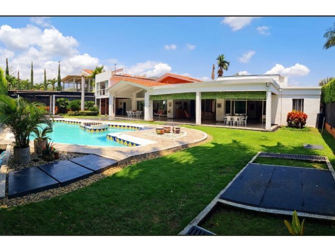 Casa de 7 alcobas en venta en Pance, Cali, 940 m² · foto 2 de 24
