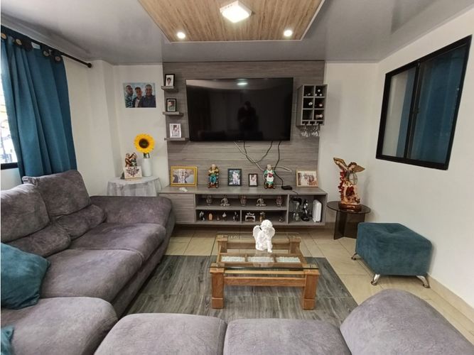 Casa de 3 alcobas en venta en Campo Valdes No.1, Medellín, 130 m² · foto 2 de 22