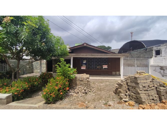 Casa de 4 alcobas en venta en Los Laureles, Montería, 280 m² · foto 15 de 16
