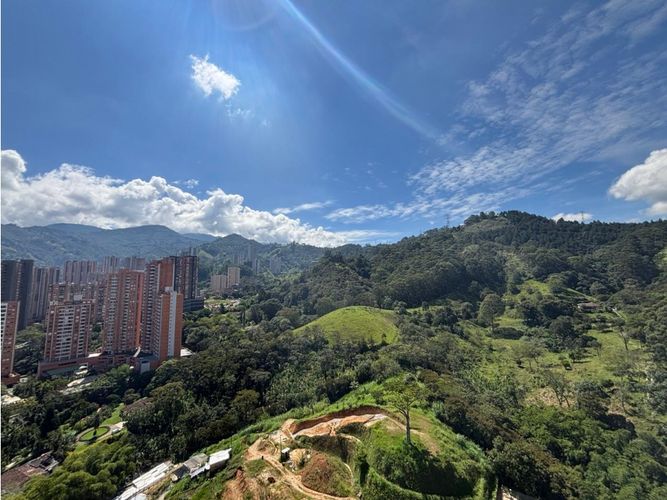 Apartamento de 2 alcobas en venta en Tres Esquinas, Envigado, 79 m² · foto 2 de 23