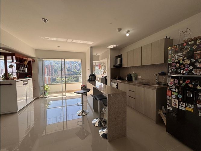 Apartamento de 2 alcobas en venta en Tres Esquinas, Envigado, 79 m² · foto 4 de 23