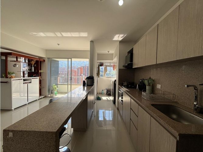 Apartamento de 2 alcobas en venta en Tres Esquinas, Envigado, 79 m² · foto 5 de 23