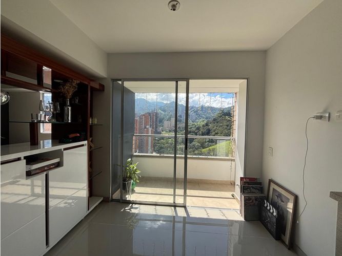 Apartamento de 2 alcobas en venta en Tres Esquinas, Envigado, 79 m² · foto 6 de 23