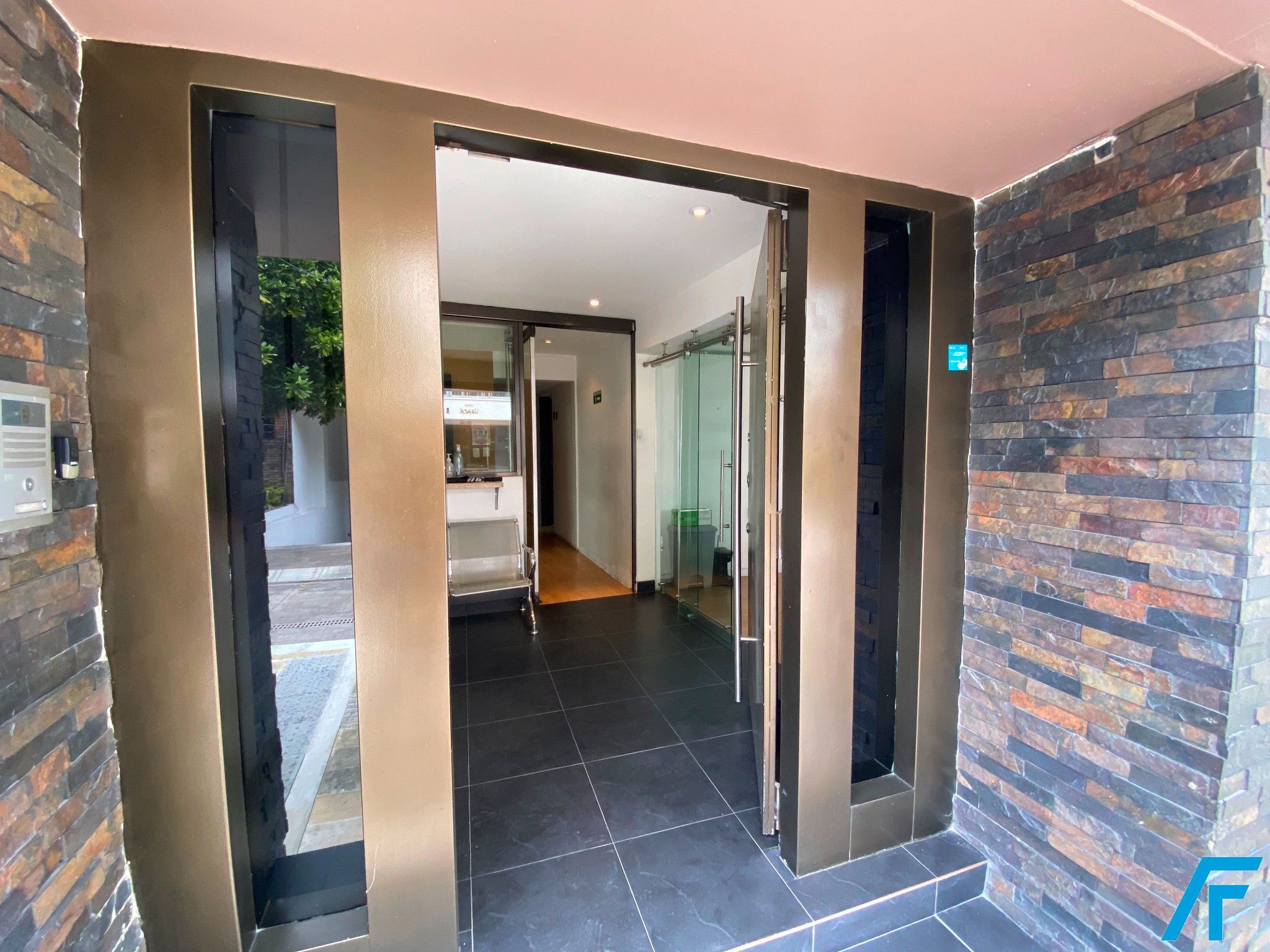 Casa en venta en Usaquen, Bogotá · foto 2 de 24