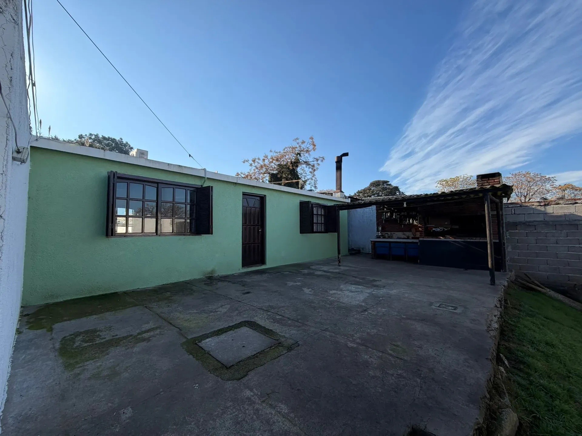ALQUILER CASA EN EL PRADO DE 2 DORMITORIOS, PLANTA BAJA AL FRENTE, PATIO Y PARRILLERO, ESTUFA A LEÑA