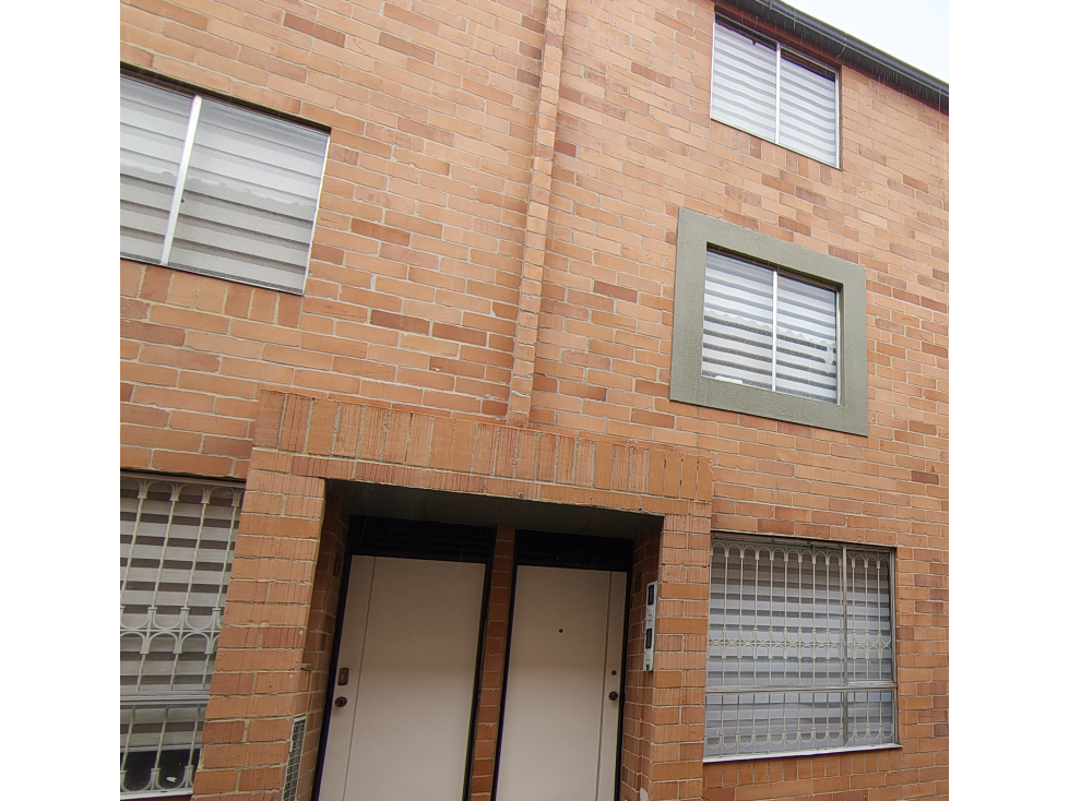 Casa en venta en Engativá, Bogotá · foto 2 de 24