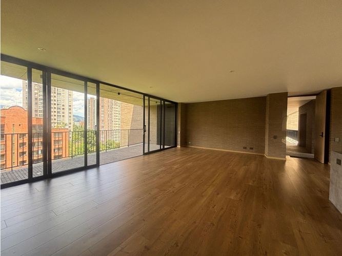 Apartamento de 2 alcobas en venta en El Poblado, Medellín, 172 m² · foto 2 de 18