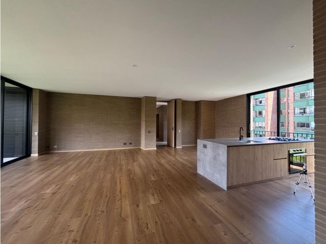 Apartamento de 2 alcobas en venta en El Poblado, Medellín, 172 m² · foto 3 de 18