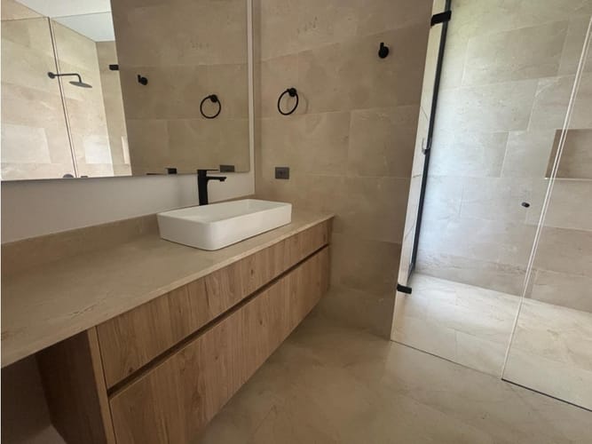 Apartamento de 2 alcobas en venta en El Poblado, Medellín, 172 m² · foto 8 de 18