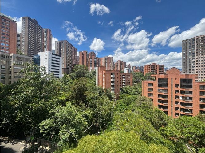 Apartamento de 2 alcobas en venta en El Poblado, Medellín, 172 m² · foto 9 de 18