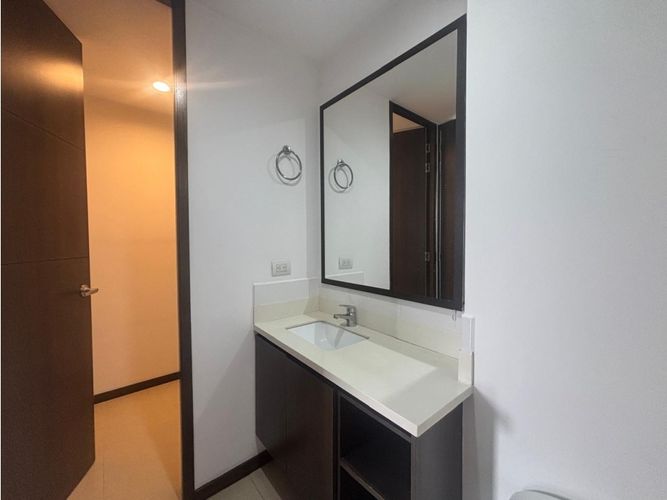Apartamento de 4 alcobas en venta en El Poblado, Medellín, 170 m² · foto 3 de 24