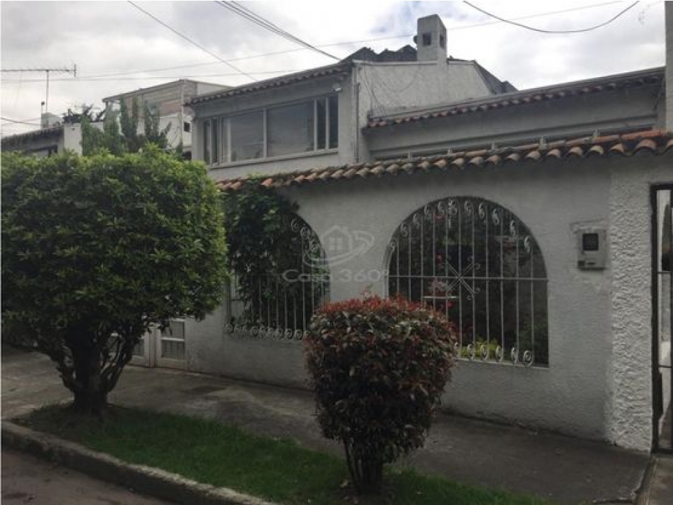 Casa en venta en Polo Club, Bogotá · foto 2 de 13