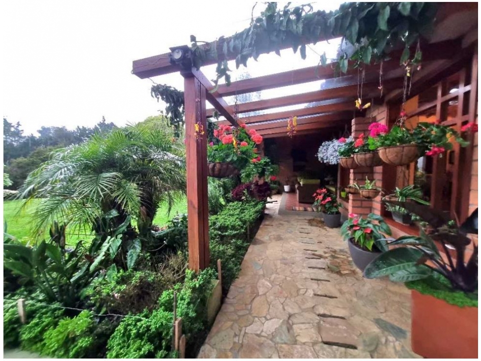 2BR House in Vía Las Palmas (350 m²) for Sale - 2