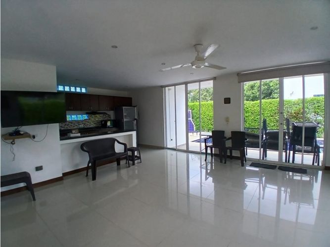 Casa de 4 alcobas en arriendo en Cn. Los Tulipanes, Girardot, 179 m² · foto 4 de 24