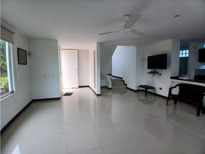 Casa de 4 alcobas en arriendo en Cn. Los Tulipanes, Girardot, 179 m² · foto 6 de 24