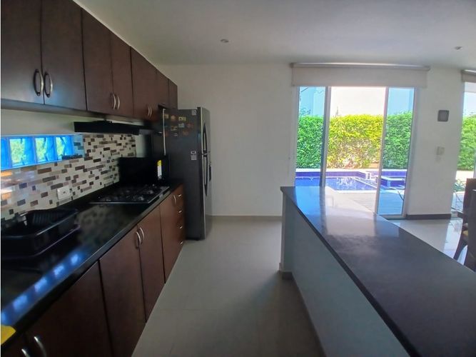Casa de 4 alcobas en arriendo en Cn. Los Tulipanes, Girardot, 179 m² · foto 10 de 24