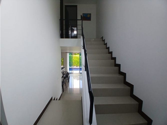 Casa de 4 alcobas en arriendo en Cn. Los Tulipanes, Girardot, 179 m² · foto 12 de 24