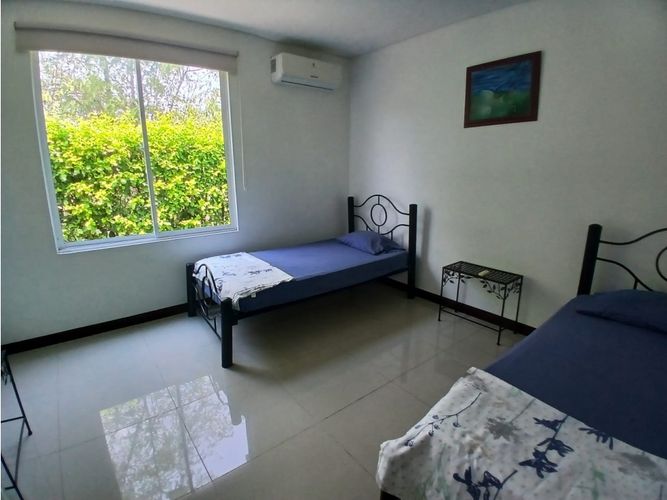 Casa de 4 alcobas en arriendo en Cn. Los Tulipanes, Girardot, 179 m² · foto 13 de 24