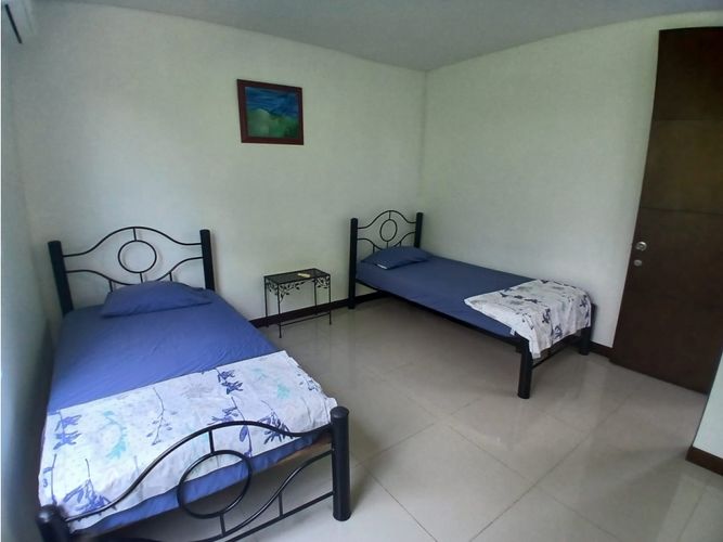 Casa de 4 alcobas en arriendo en Cn. Los Tulipanes, Girardot, 179 m² · foto 14 de 24