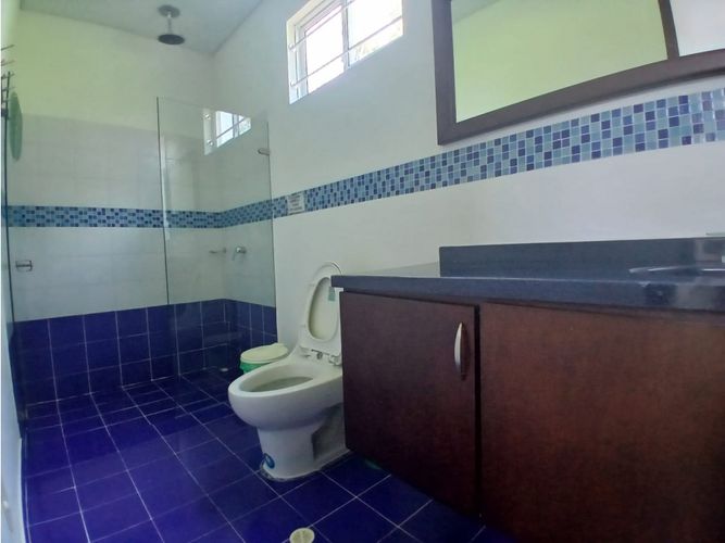 Casa de 4 alcobas en arriendo en Cn. Los Tulipanes, Girardot, 179 m² · foto 16 de 24