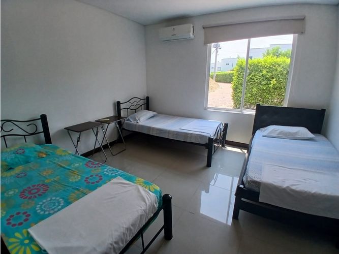 Casa de 4 alcobas en arriendo en Cn. Los Tulipanes, Girardot, 179 m² · foto 17 de 24