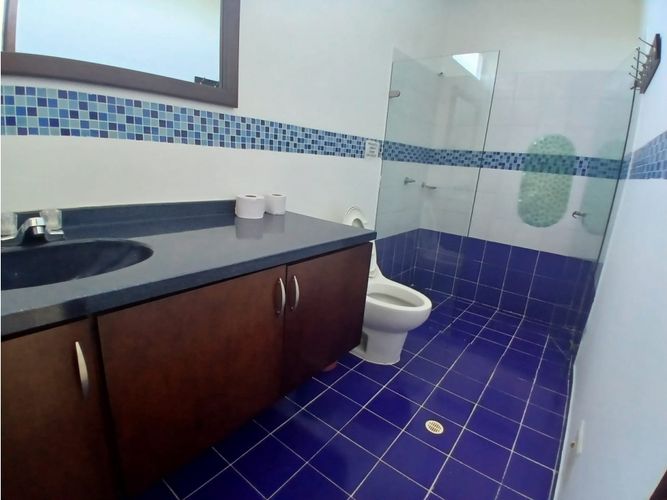 Casa de 4 alcobas en arriendo en Cn. Los Tulipanes, Girardot, 179 m² · foto 19 de 24