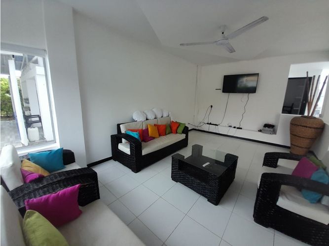 Casa de 6 alcobas en venta en Las Varas, Ricaurte, 300 m² · foto 2 de 24