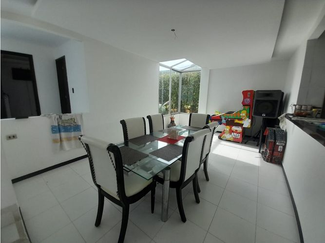 Casa de 6 alcobas en venta en Las Varas, Ricaurte, 300 m² · foto 6 de 24