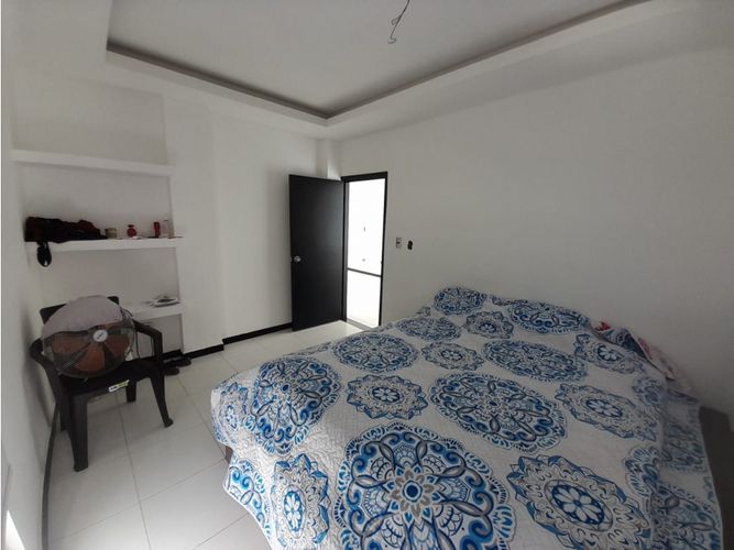 Casa de 6 alcobas en venta en Las Varas, Ricaurte, 300 m² · foto 17 de 24