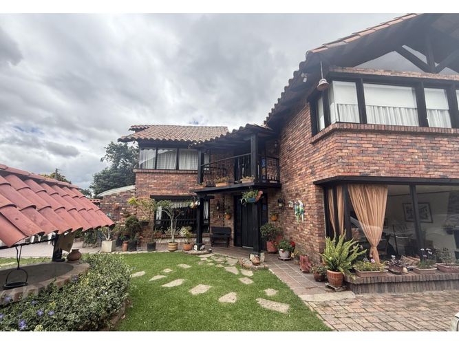Casa de 3 alcobas en venta en Fonquetá, Chía, 230 m² · foto 2 de 24