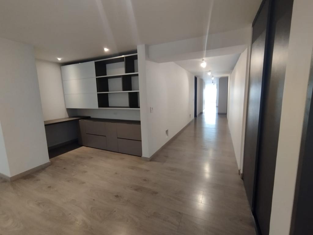 Apartamento en venta en El Refugio, Bogotá · foto 3 de 14