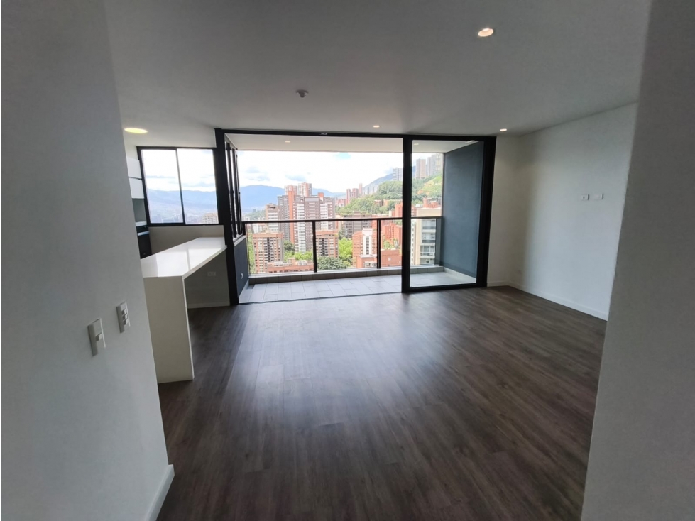 Apartamento en arriendo en Lalinde, Medellín · foto 2 de 24