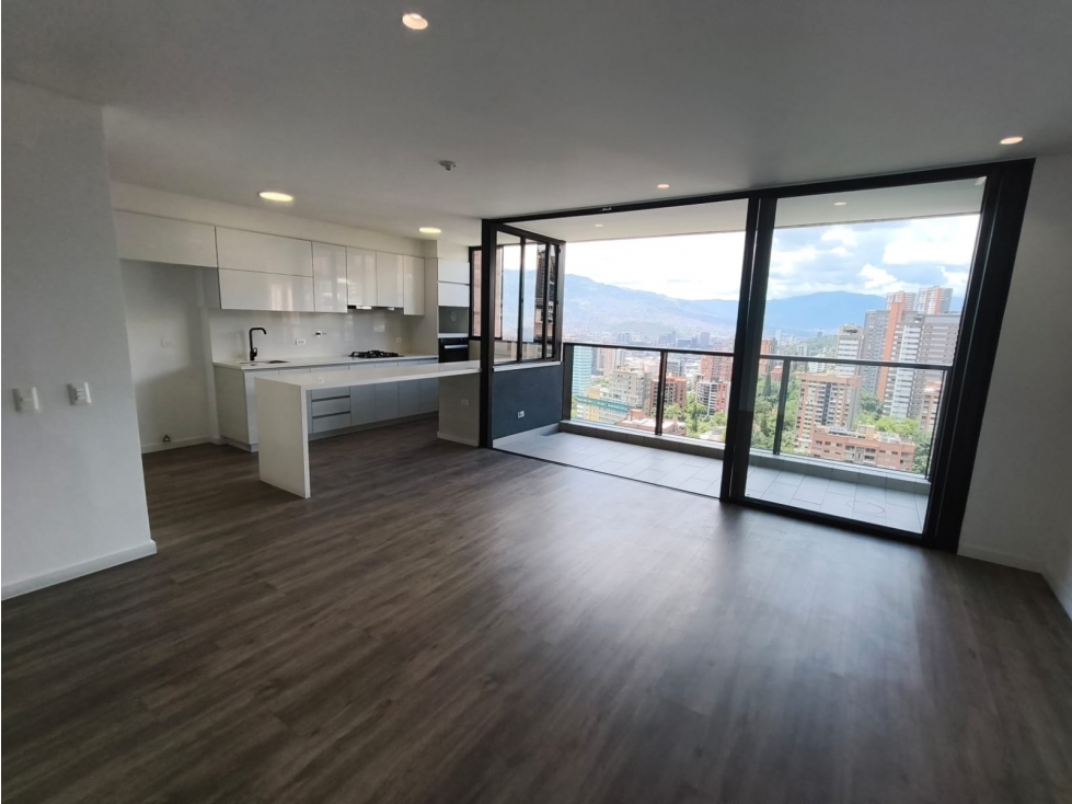 Apartamento en arriendo en Lalinde, Medellín · foto 4 de 24