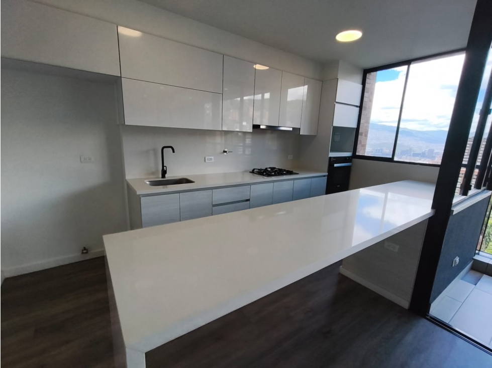 Apartamento en arriendo en Lalinde, Medellín · foto 8 de 24