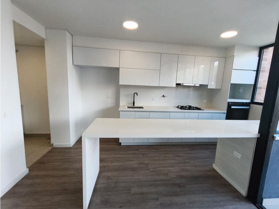 Apartamento en arriendo en Lalinde, Medellín · foto 9 de 24