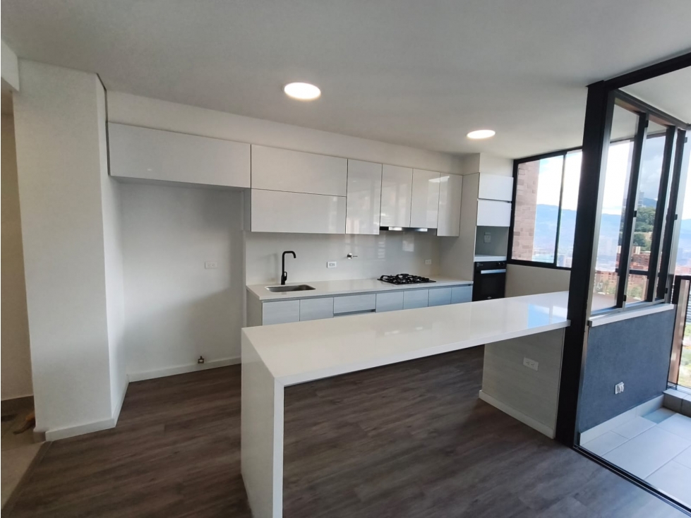Apartamento en arriendo en Lalinde, Medellín · foto 10 de 24