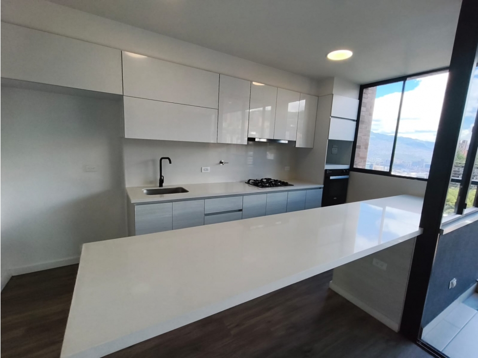 Apartamento en arriendo en Lalinde, Medellín · foto 12 de 24