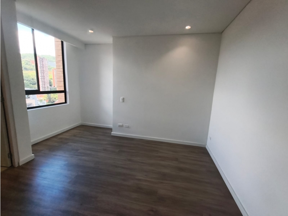 Apartamento en arriendo en Lalinde, Medellín · foto 23 de 24