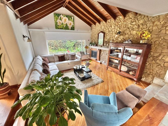 Casa de 4 alcobas en venta en San Jose De Bavaria, Bogotá, 237 m² · foto 3 de 24