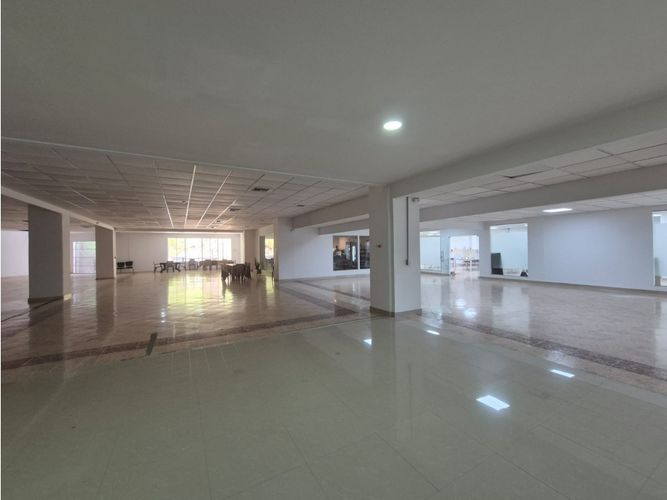 Oficina en arriendo en Menga, Cali, 855 m² · foto 2 de 16