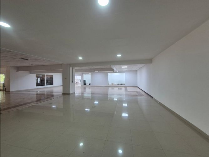 Oficina en arriendo en Menga, Cali, 855 m² · foto 3 de 16