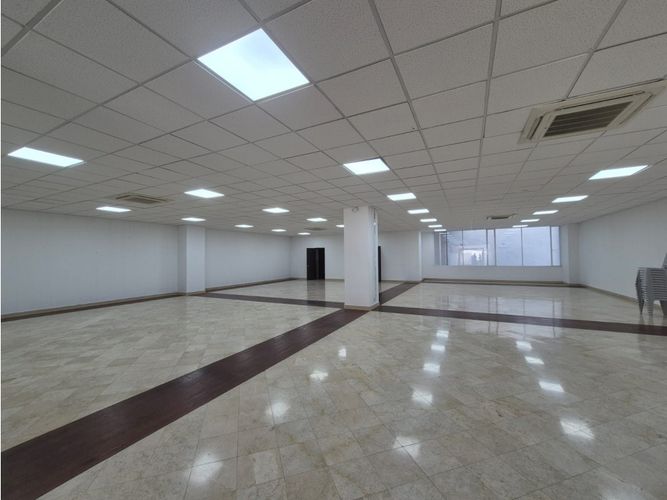 Oficina en arriendo en Menga, Cali, 855 m² · foto 4 de 16