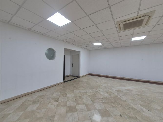 Oficina en arriendo en Menga, Cali, 650 m² · foto 2 de 16