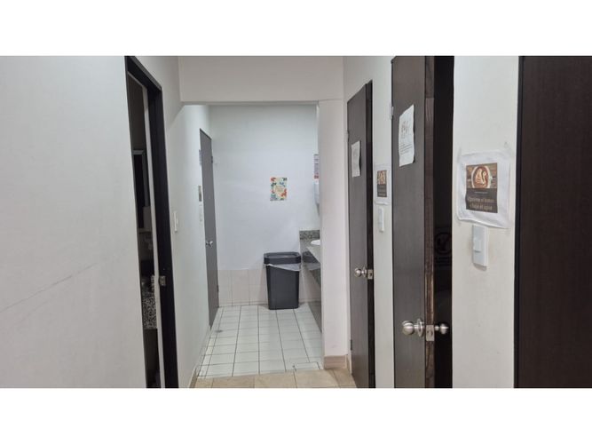 Oficina en arriendo en Menga, Cali, 1506 m² · foto 11 de 16