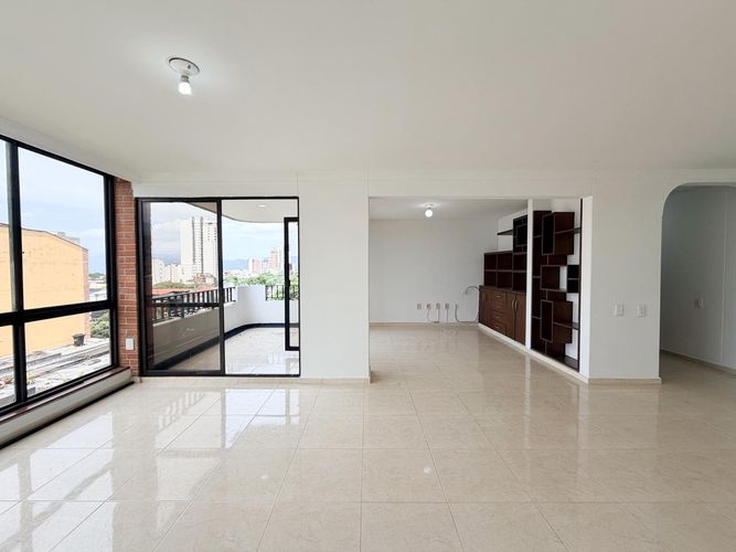 Apartamento de 4 alcobas en venta en Cabecera Del Llano, Bucaramanga, 134 m² · foto 2 de 13